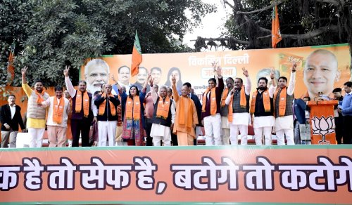उत्तर प्रदेश के मुख्यमंत्री योगी आदित्यनाथ जी 23 जनवरी, 2025 को करा ेल बाग विधान सभा क्ष ेत्र, दिल्ली मे ं आयोजित जनसभा के अवसर पर। 