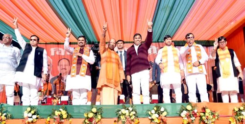 उत्तर प्रदेश के मुख्यमंत्री योगी आदित्यनाथ जी 23 जनवरी, 2025 को किरारी विधान सभा क्ष ेत्र, दिल्ली मे ं आयोजित जनसभा के अवसर पर। 