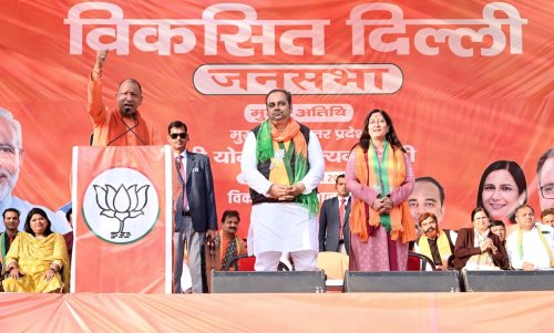 उत्तर प्रदेश के मुख्यमंत्री योगी आदित्यनाथ जी 28 जनवरी, 2025 को दिल्ली विधान सभा विकासपुरी में जनसभा को सम्बोधित करते हुए।