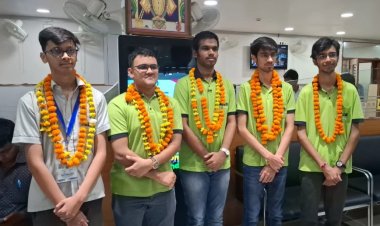 JEE Mains AIR-1 मोबाइल से दूरी, 9 घंटे सेल्फ स्टडी और मजबूत आत्म अनुशासन