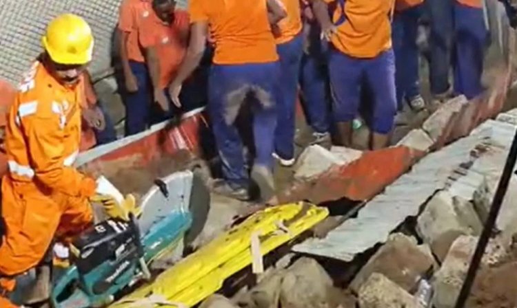 विशाखापत्तनम के सिम्हाचलम मंदिर में बड़ा हादसा  : दीवार गिरने से 8 श्रद्धालुओं की मौत