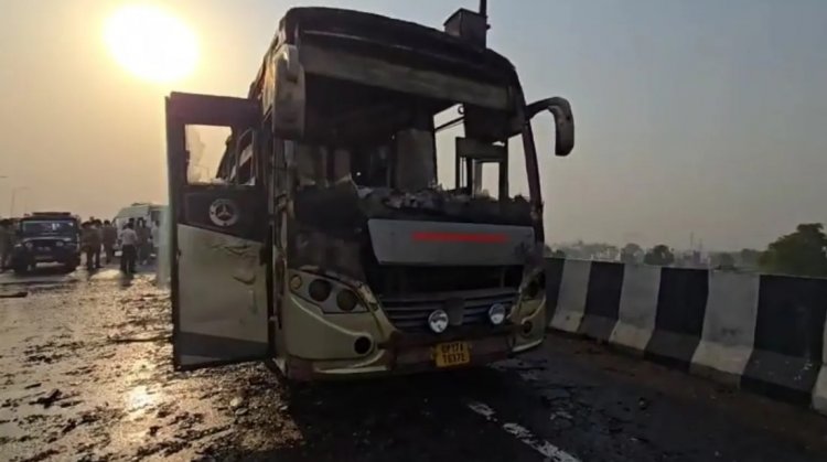 लखनऊ किसान पथ पर चलती डबल डेकर बस में लगी भीषण आग, 5 यात्रियों की दर्दनाक मौत