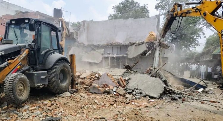 लखनऊ में अवैध निर्माण पर बड़ी कार्रवाई, कई इमारतें सील