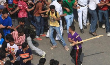 इकाना स्टेडियम में फैंस के बीच हिंसक झड़प, मैच के दौरान चले लात-घूंस
