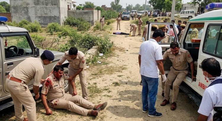 अंबेडकरनगर में पांच हत्याओं का आरोपी आमिर मुठभेड़ में ढेर, पुलिस के दो जवान भी घायल
