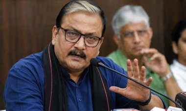 कॉकरोच पार्टी विवाद से दूरी बनाते दिखे मनोज झा, बोले- सिर्फ स्थान दिलाने के लिए लिखा था पत्र