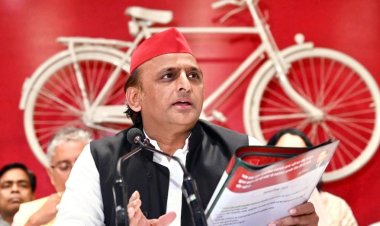 यूपी में सपा की टूट पर सियासत तेज