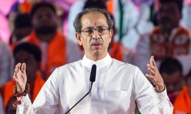 इस्तीफे की पेशकश कर भावुक हुए उद्धव