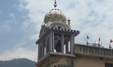 सीएम मान ने धामी से की बात, दो निहंग छत से नीचे उतरे