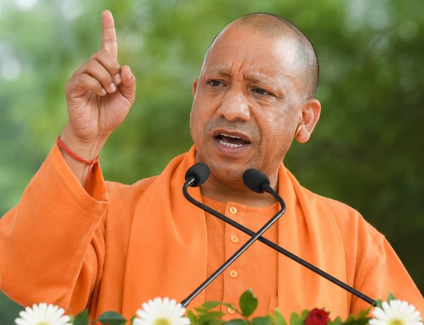 हमने योजना बनाई, कोई टोंटी चुरा रहा: योगी