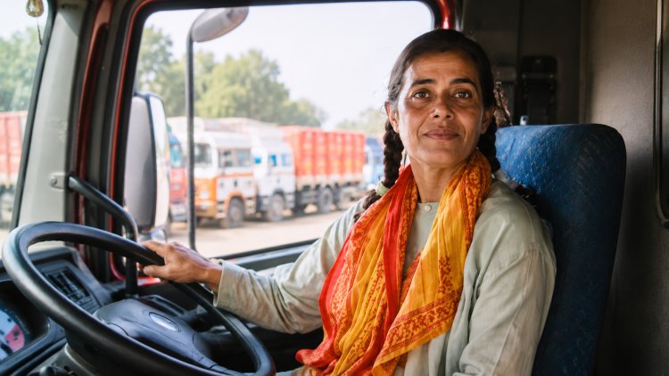 देश की पहली महिला ट्रक चालक की प्रेरक कहानी, संघर्ष से सफलता तक बनाया अलग मुकाम
