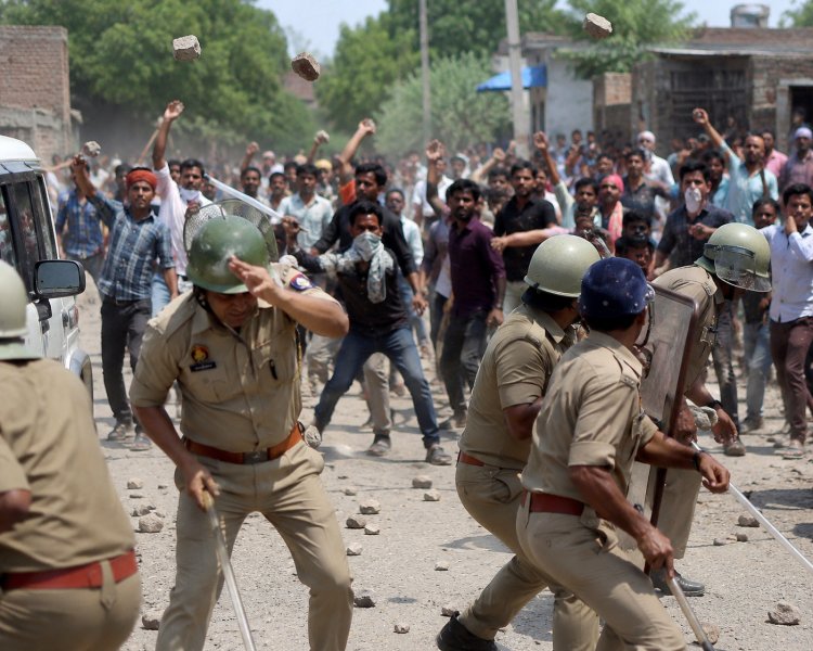 एनकाउंटर के बाद गाजीपुर में बवाल