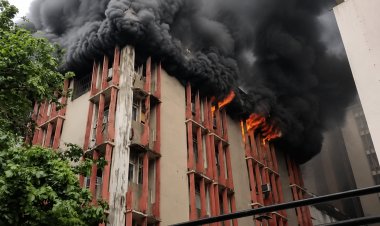लखनऊ के जवाहर भवन में भीषण आग! मची अफरा-तफरी