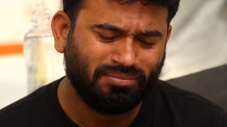 सोनम वांगचुक को हटाते ही मंच पर रो पड़े अभिजीत दीपके