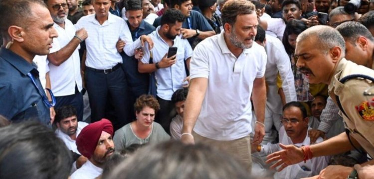 राहुल का धरना जारी, तीन बड़े इस्तीफों की मांग से गरमाई सियासत